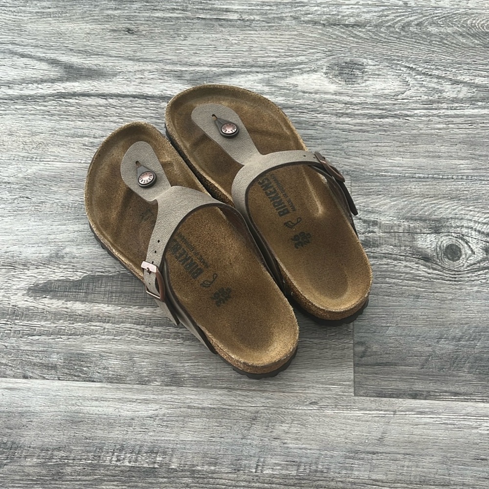 Birkenstock sandles Gizeh nunbuck leather size 36 or 5-5.5 new condition unisex